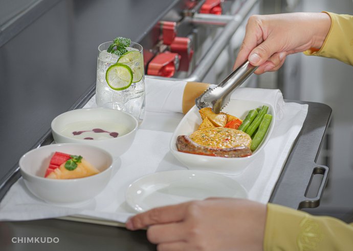 Vietnam Airlines onboard service Sai canh vuon xa sky team