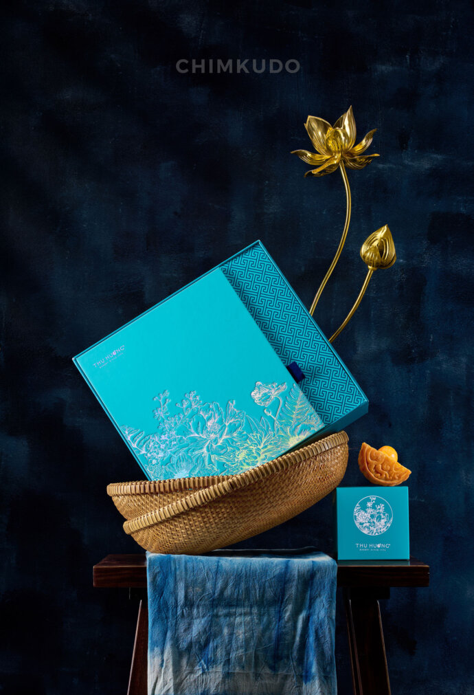 mooncake mid-autumn oriental Vietnamese culture luxyry elegant